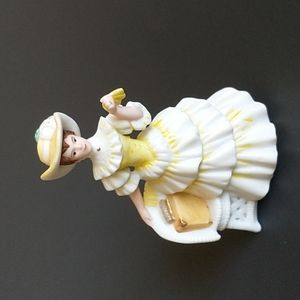 Avon  Fine Porcelain Doll Collectible Mrs P.F.E Albee 1990